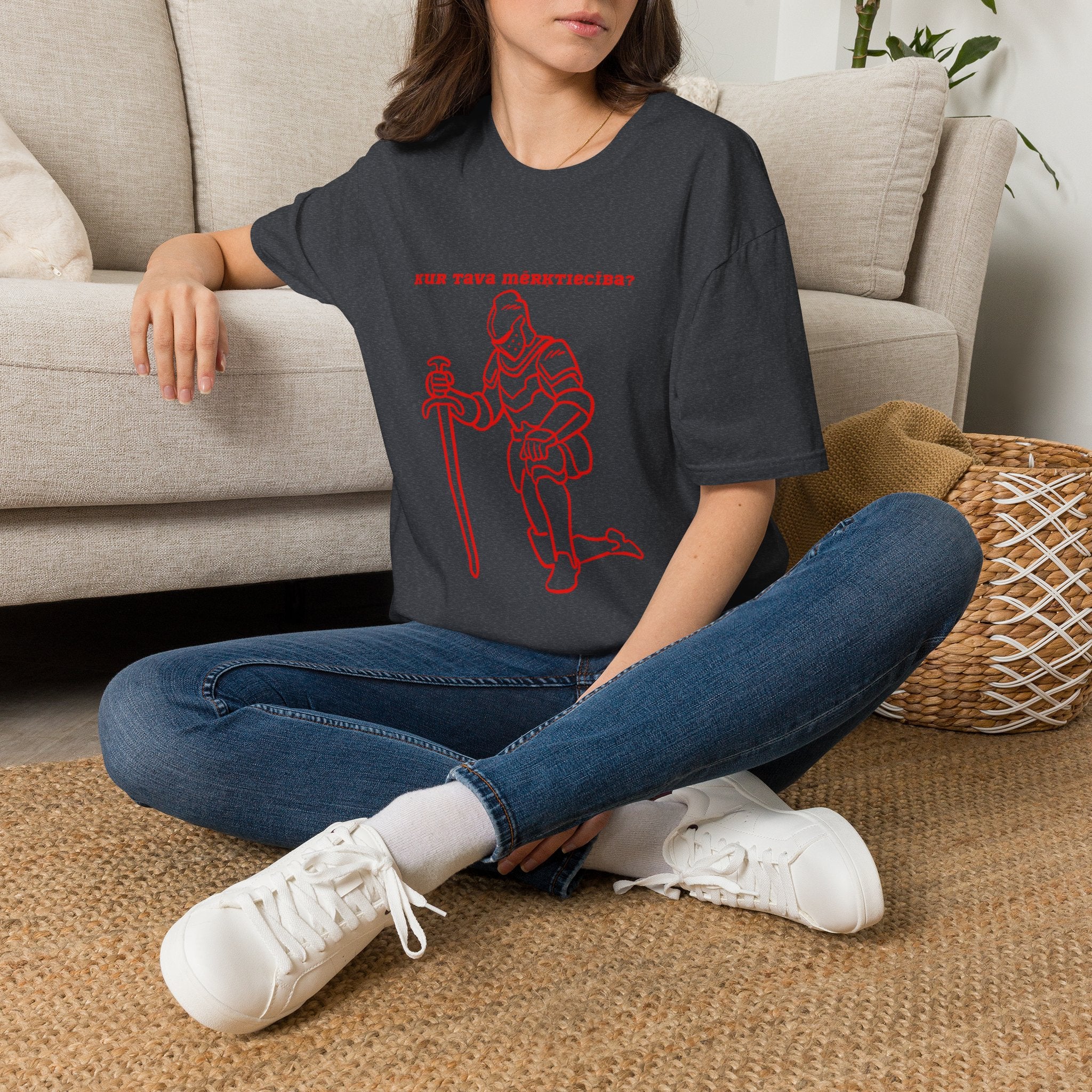 Kneeling Knight T‑Shirt – "Kur tava mērķtiecība?" Red Line Art Medieval Fantasy Tee