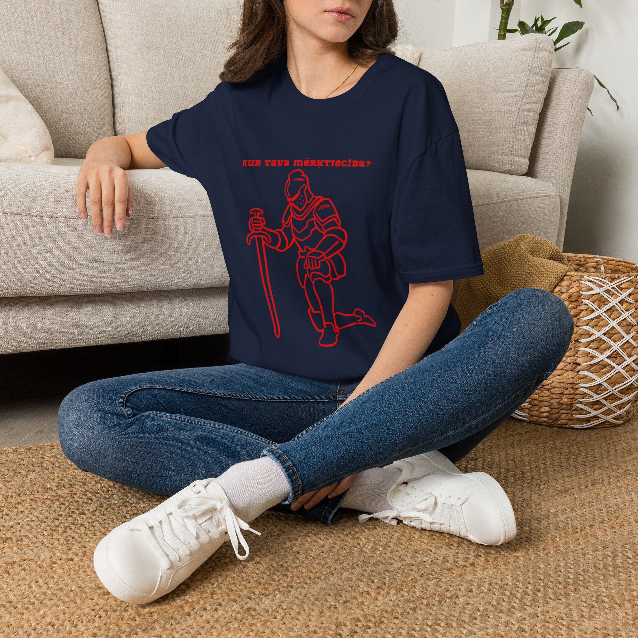 Kneeling Knight T‑Shirt – "Kur tava mērķtiecība?" Red Line Art Medieval Fantasy Tee