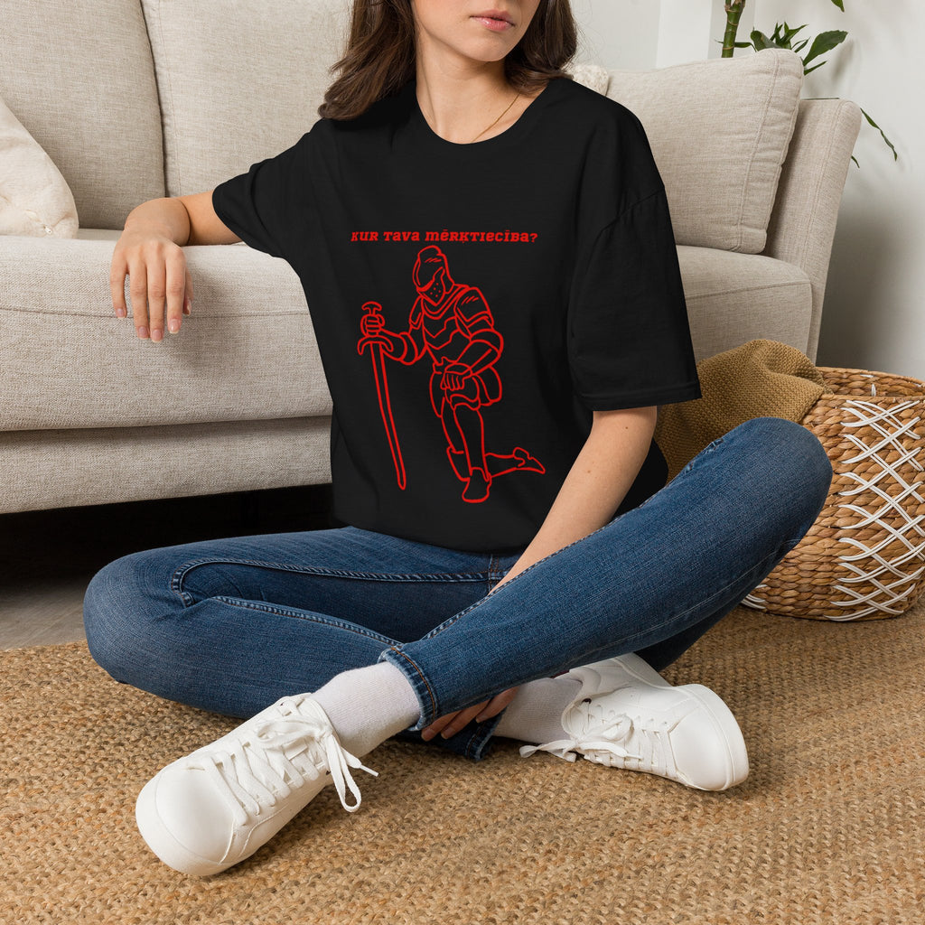Kneeling Knight T‑Shirt – "Kur tava mērķtiecība?" Red Line Art Medieval Fantasy Tee
